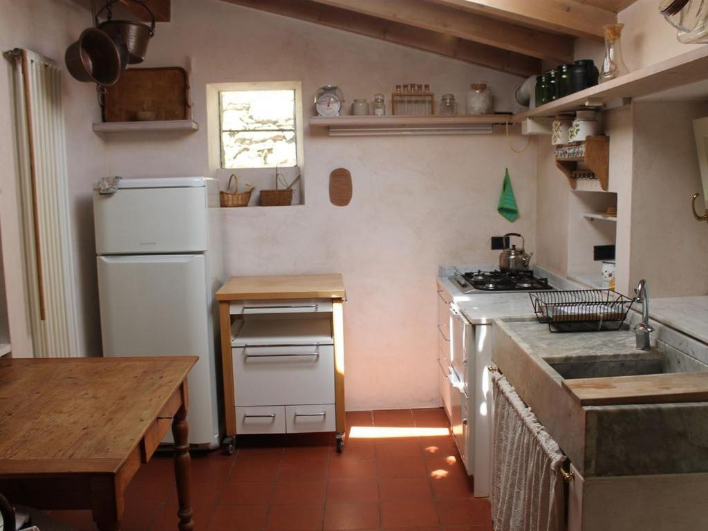 Cottage La Casa Del Pittore Reggimonti Exterior photo