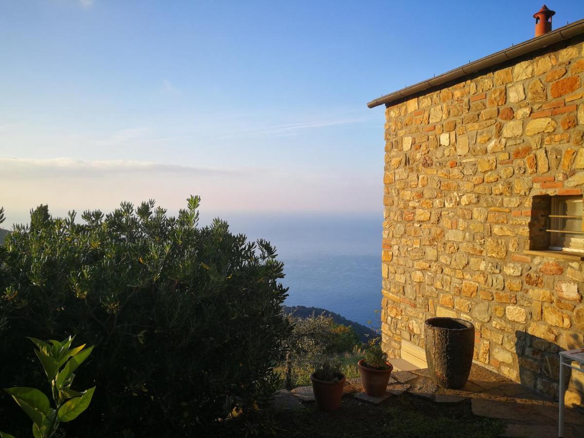 Cottage La Casa Del Pittore Reggimonti Exterior photo