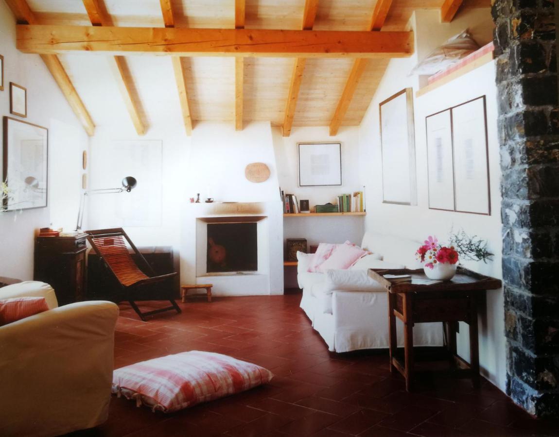 Cottage La Casa Del Pittore Reggimonti Exterior photo